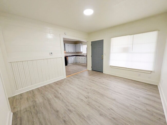 Photo - 230 Moreland St