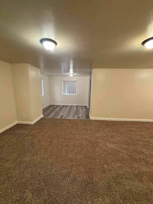 200 W 52nd St