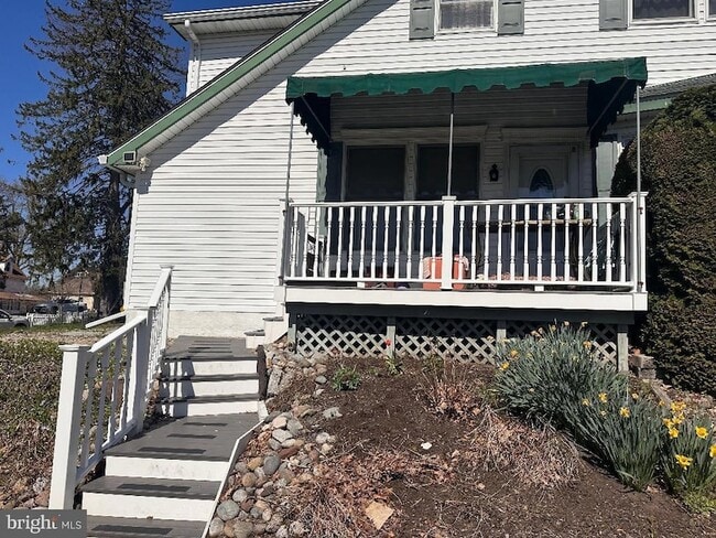 Photo - 633 Hampton Ave