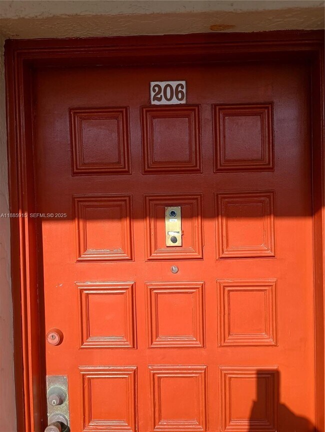 Building Photo - 3531 Inverrary Dr Unit 206