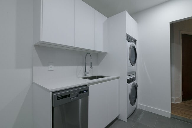 Photo - 4870 Chem. Queen Mary Unité 3