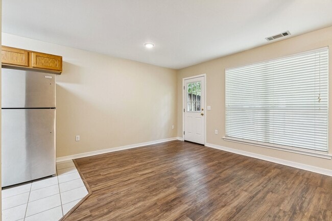 Photo - 102 Covington Meadow Cir