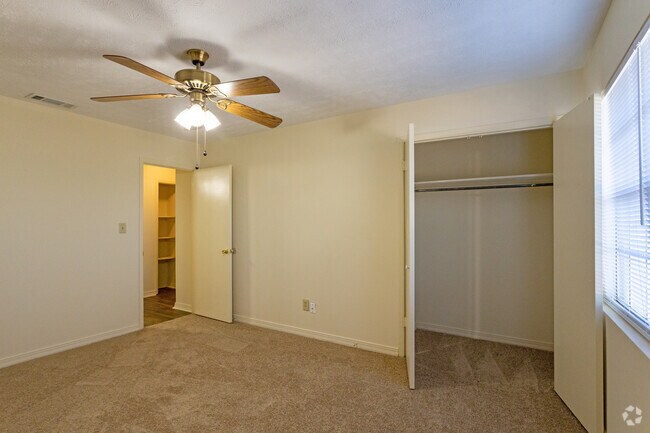 2BR, 1.5BA, Townhouse, Bedroom