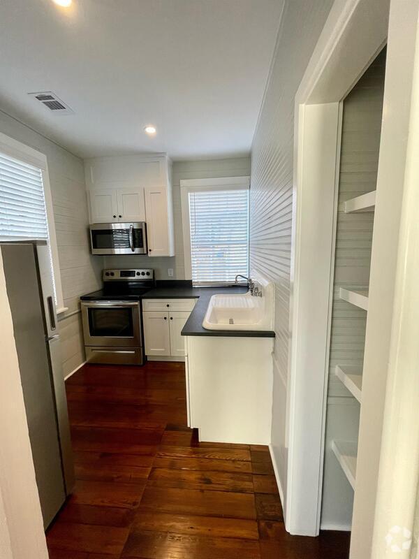 Building Photo - 114 W Anderson St Rental