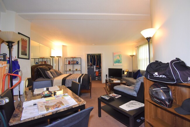 Photo - Quaint Studio Apartment in Cathedral Heights!