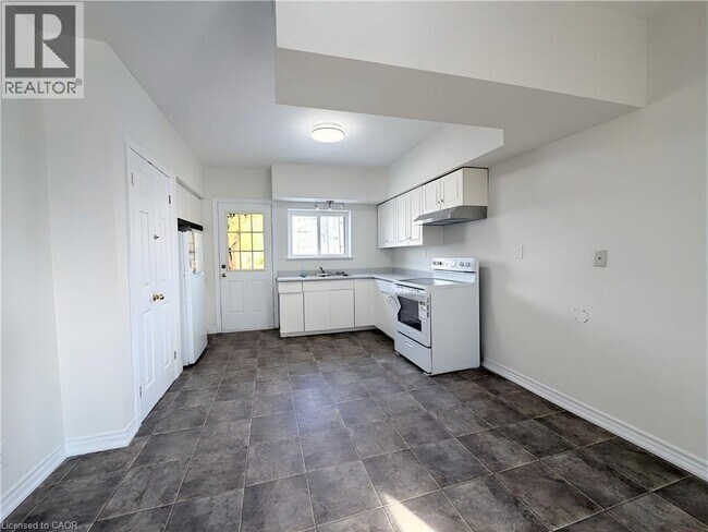 Photo - 6 Caithness St E Unit 2