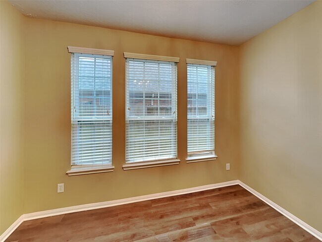 Photo - 5718 Emerald Brook Ln