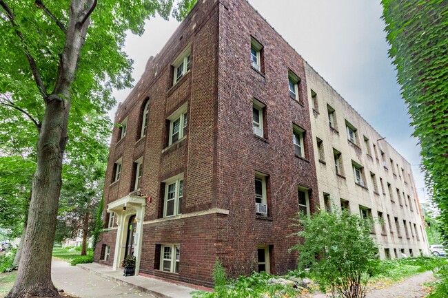 Photo - 2226 Garfield Ave S