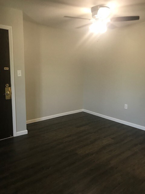 Dinette - 401 County Line Rd Unidad 7