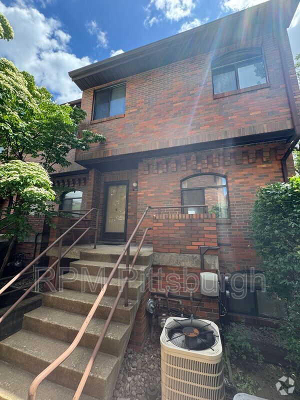 Building Photo - 3242 Niagara Square Rental