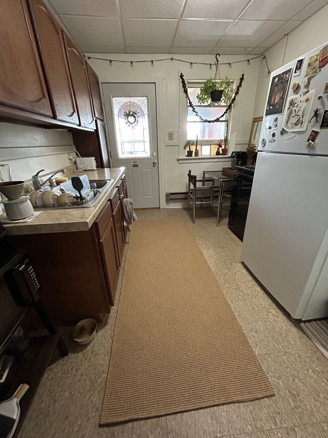 Building Photo - 1 Bedroom 1 Bathroom Apartment Unit Apt 204