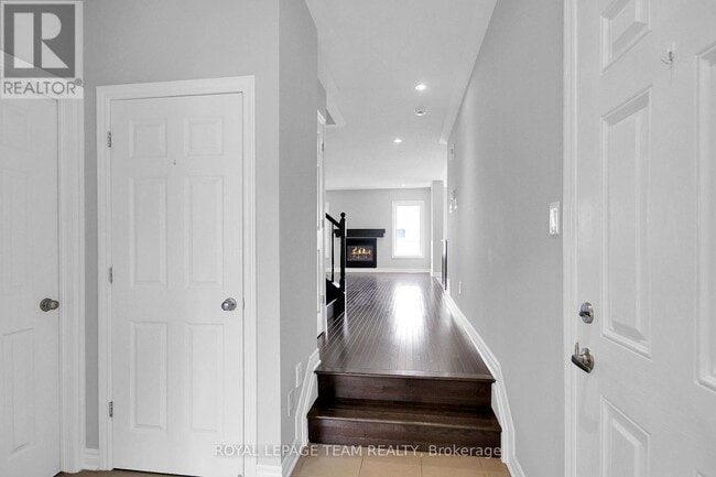Photo - 208 Mission Trail Cres