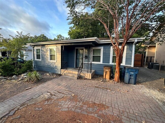 Building Photo - 609 W N Loop Blvd Rental