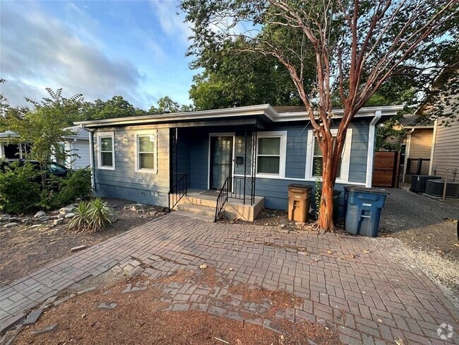 Building Photo - 609 W N Loop Blvd Rental