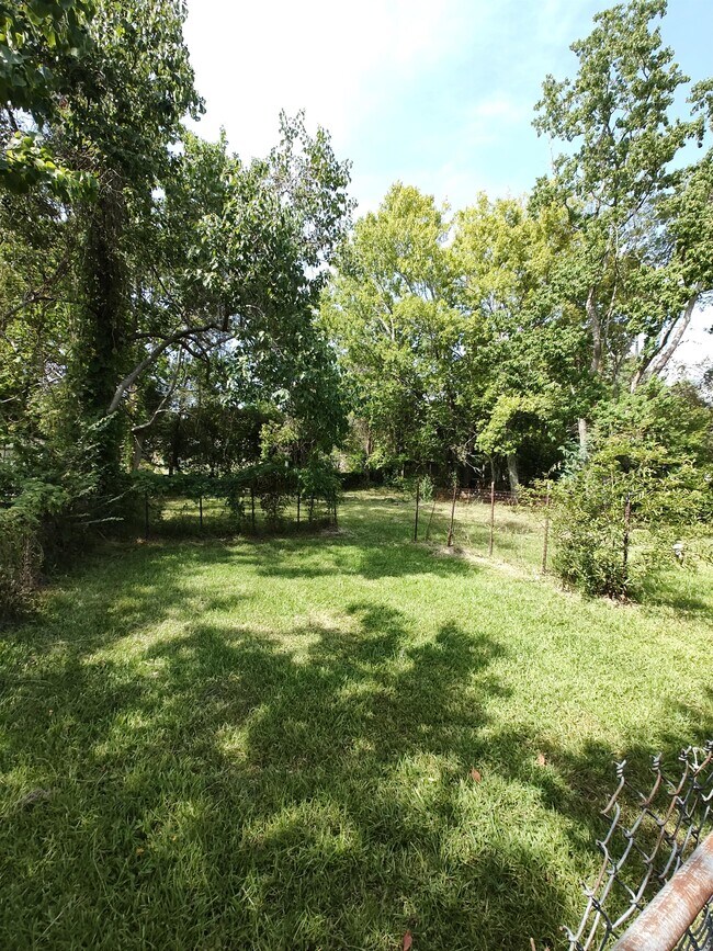 Photo - 1640 Parry St