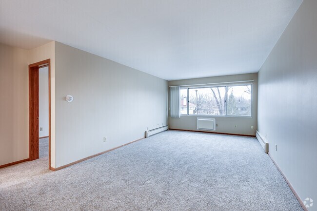 1BR, 1BA - 725SF- Living