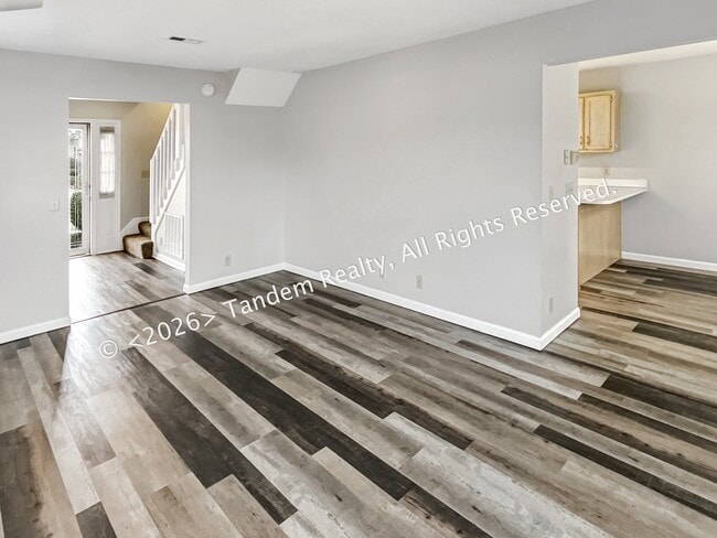 Photo - 512 Selsey Ct S