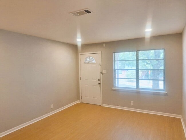 Photo - 7204 Karen Dr
