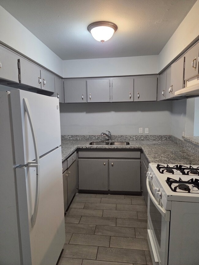 Photo - 306 North St Unit 14