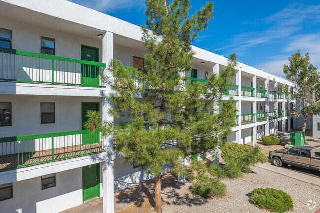 Building Photo - Evergreen Apartments