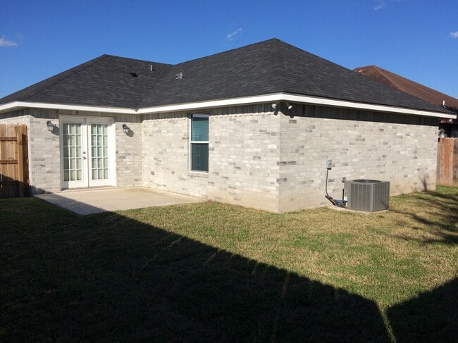 Photo - 6002 Blanco River St