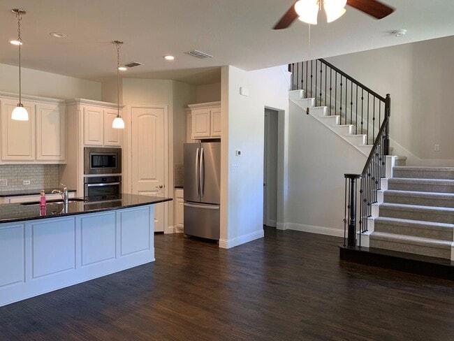 Photo - 2420 Holland Grove