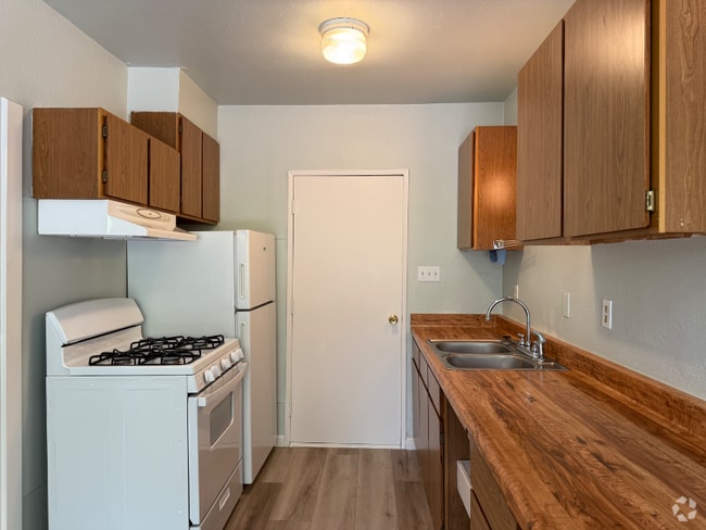 Building Photo - 5157 Rogue River Hwy Unit Apt 6