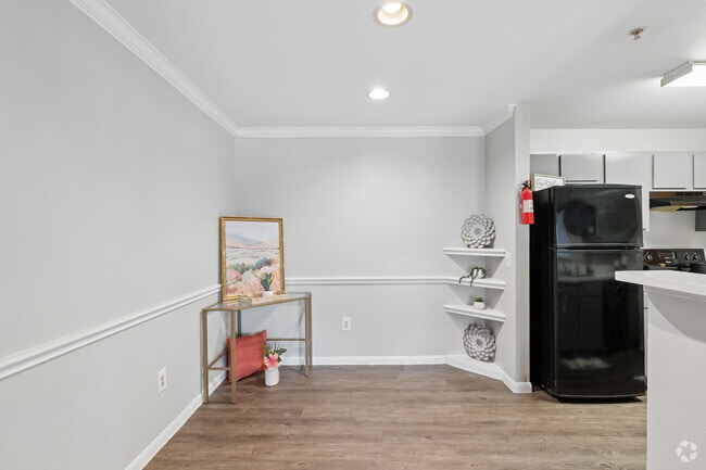 2BR, 2BA - 901SF - Dining Room