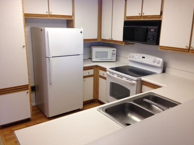Photo - BEAUTIFUL ONE BEDROOM ONE BATH CONDO WITH ...