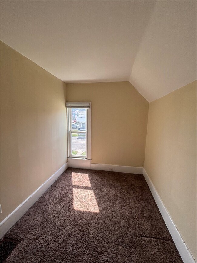 Photo - 1056 Walnut St