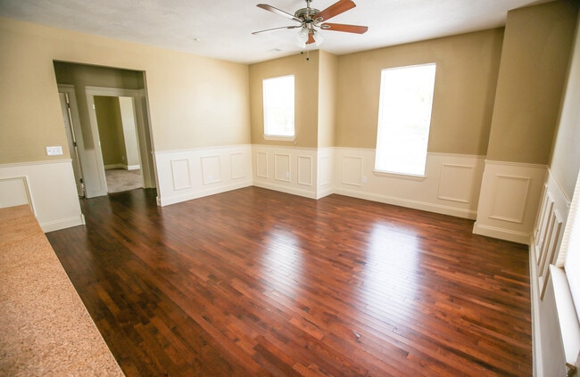 Photo - 1046 E Walnut St