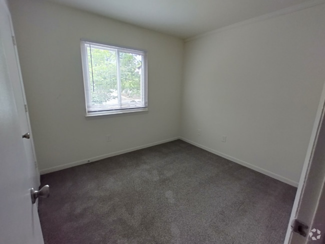 Building Photo - 600 Reusens Rd Rental