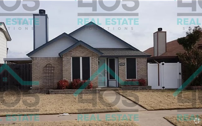Building Photo - Moore Rental with Fireplace!