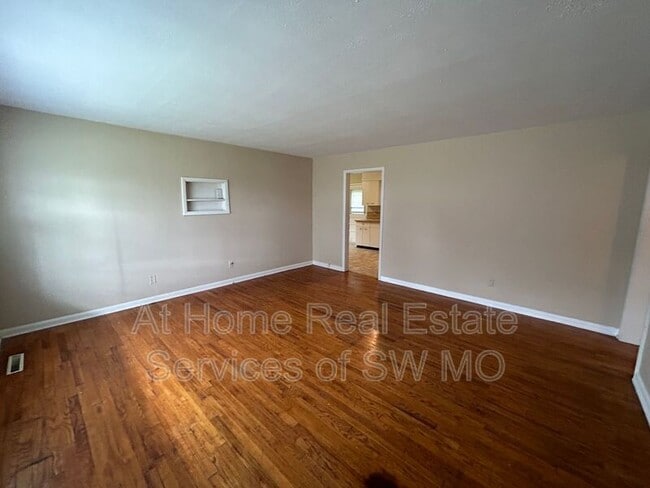 Photo - 306 W Lindberg St