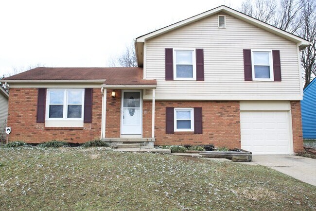 Open Concept Home with Vaulted Ceilings! - Open Concept Home with Vaulted Ceilings!