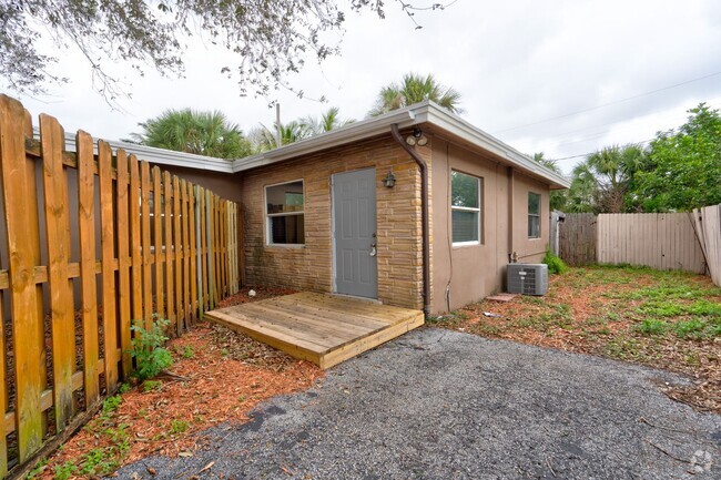 Building Photo - COMING SOON!!!! 2 Bedroom 1 Bath WATER INC... Rental