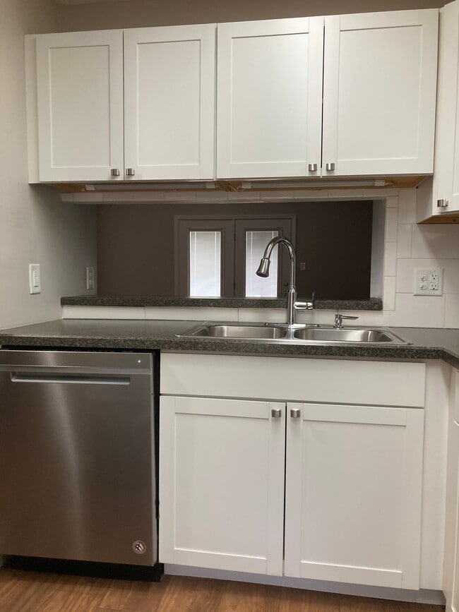 Photo - 2350 S Henderson St