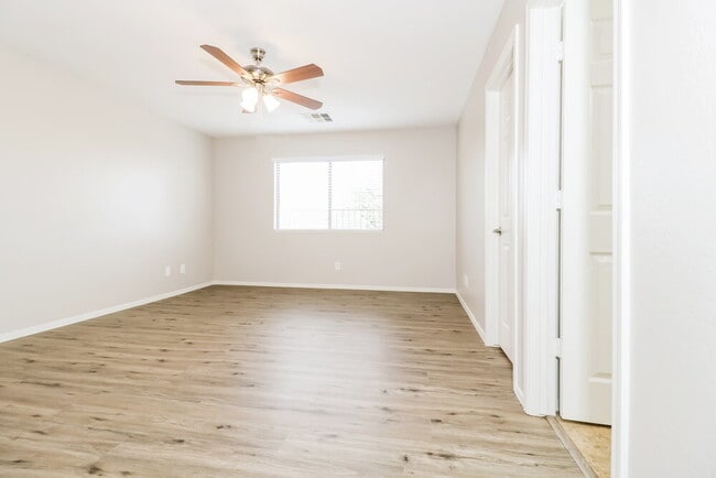 Photo - 1304 S 159th Ave