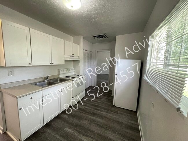 Photo - 1071 West 700 S