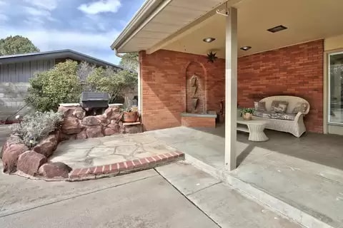 Building Photo - 713 Montclaire Dr NE