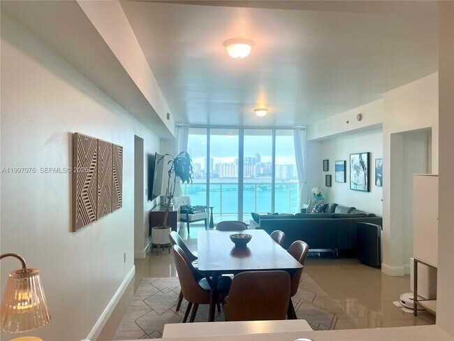 Photo - 3330 NE 190th St Unidad 1615