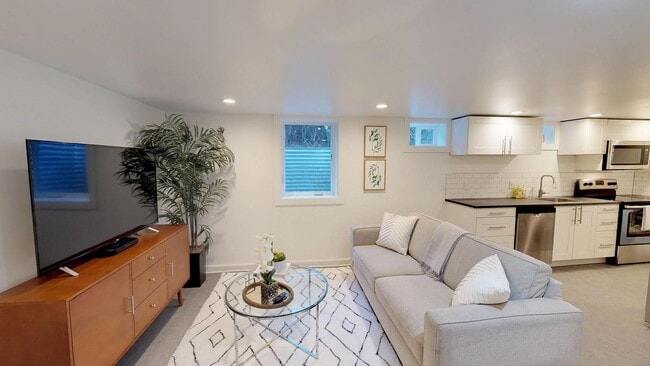 Building Photo - 1730 SE 35th Pl