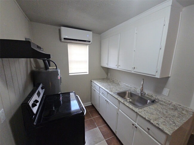 Photo - 3335 Tuam St Unit 1