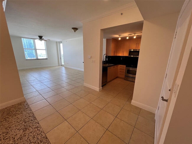 Photo - 511 SE 5 Ave Unidad 911