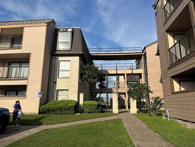 Photo - 206 Plaza Verde Dr Unidad C31 Rental
