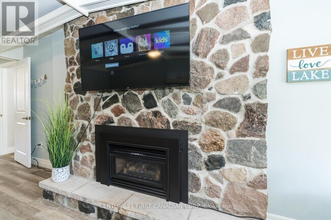 Photo - 7583 Biddulph St