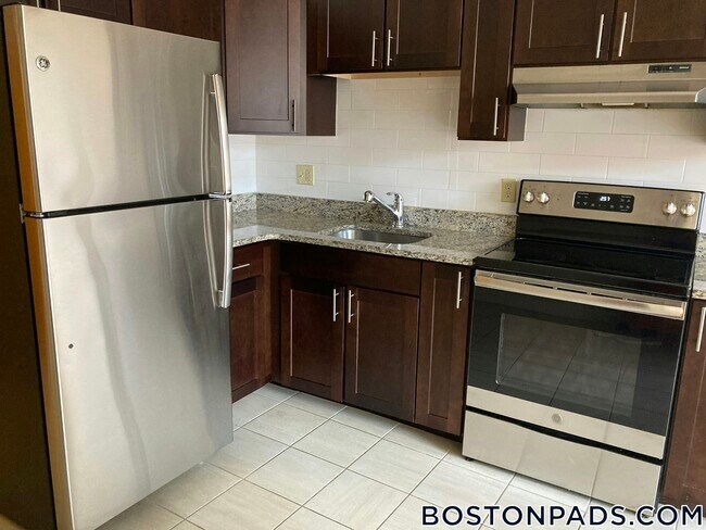 81 Essex St Unit 77