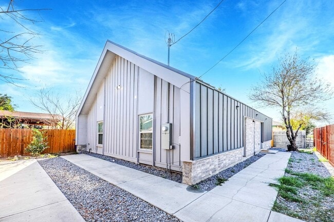 Photo - 2301 Ligarde St