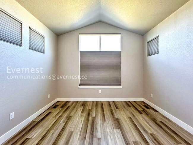 Photo - 5992 N Fulton St