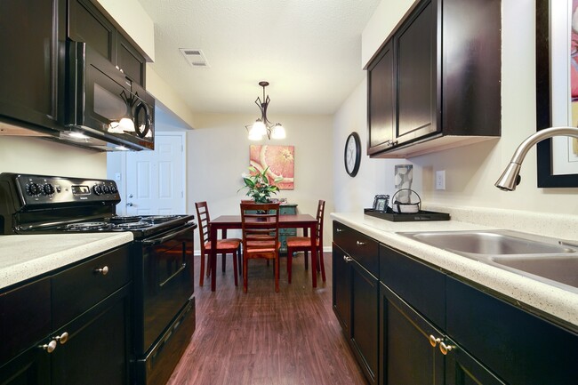 Photo - The Waterford Apartments